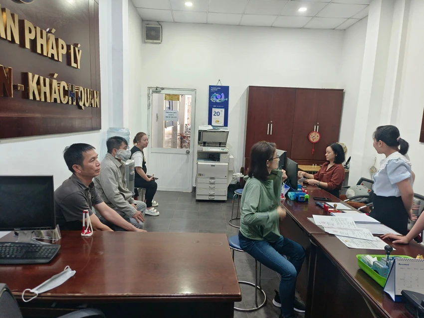 công chứng viên