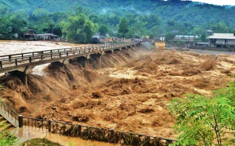 Họp khẩn chống lũ, áp thấp lại tiến vào biển Đông ảnh 3 Họp khẩn chống lũ, áp thấp lại tiến vào biển Đông ảnh 3