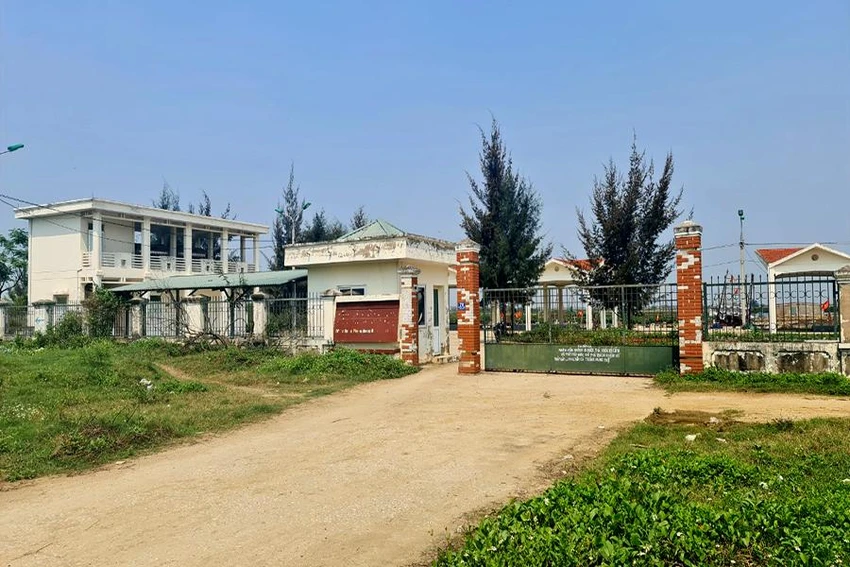 Cũng từ đó Cảng cá Hoằng Phụ nhiều năm bỏ hoang không hoạt động. Ảnh: ĐẶNG TRUNG