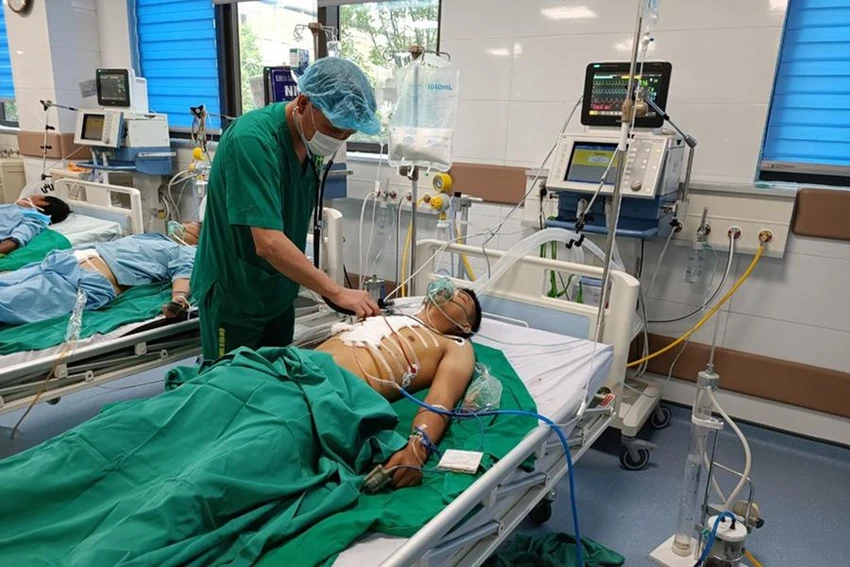 Bệnh nhân nhập viện trong tình trạng có vết thương phức tạp, nguy cơ tử vong cao. Ảnh: Đ.T Bệnh nhân nhập viện trong tình trạng có vết thương phức tạp, nguy cơ tử vong cao. Ảnh: Đ.T
