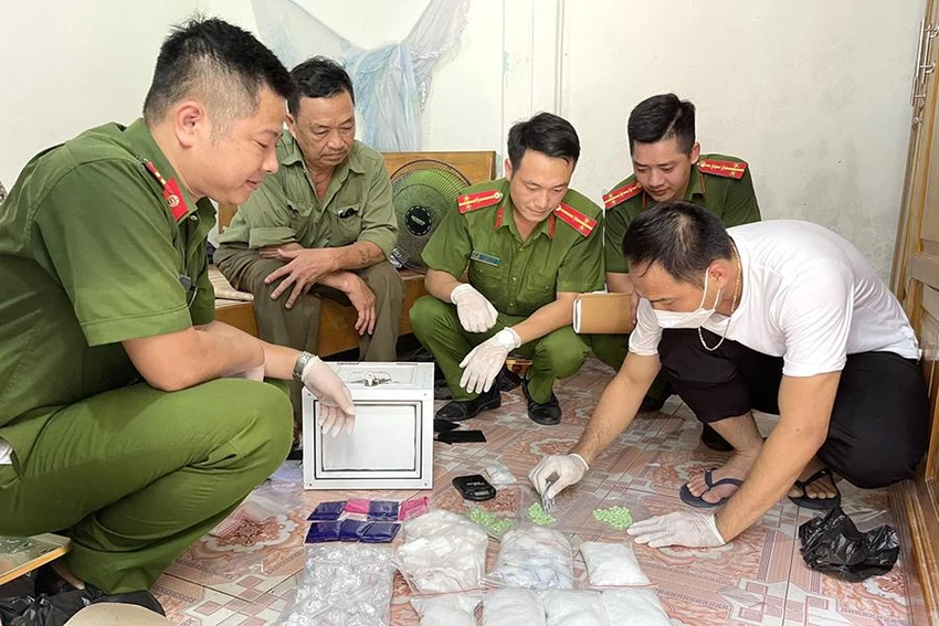 Công an TP Thanh Hóa thu giữ lượng lớn ma túy tại TP Thanh Hóa. Ảnh: Công an cung cấp Công an TP Thanh Hóa thu giữ lượng lớn ma túy tại TP Thanh Hóa. Ảnh: Công an cung cấp