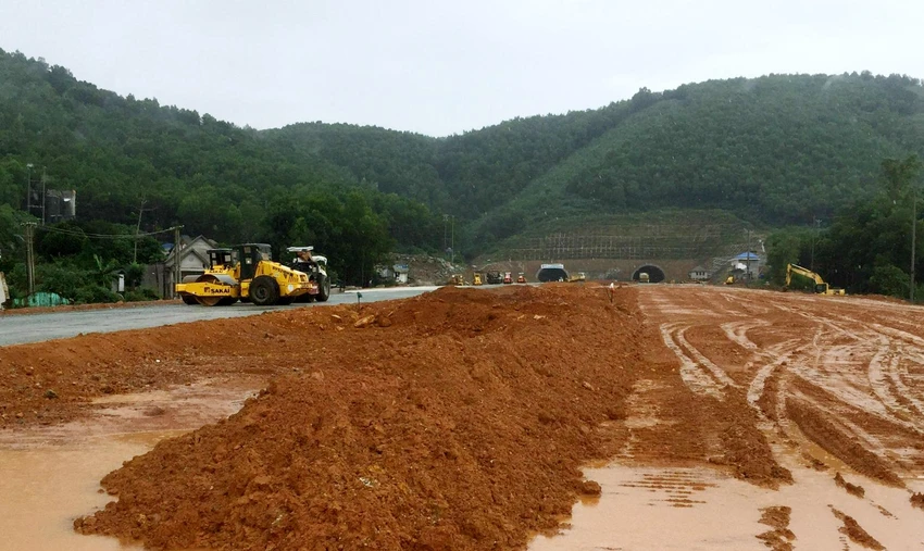 Dự án Mai Sơn - Quốc lộ 45 đoạn qua địa bàn xã Hà Lĩnh, Hà Trung (Thanh Hóa) chậm tiến độ. Ảnh: ĐẶNG TRUNG