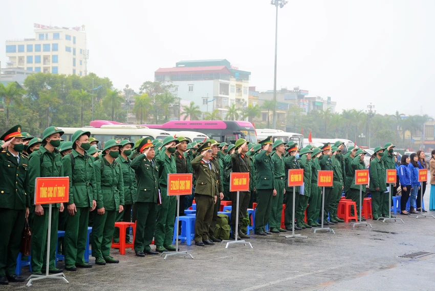 Các công dân nhập ngũ đợt này được đánh giá là vượt trội hơn so với những năm trước đây có 200 đảng viên, 1.000 thanh niên học lớp nhận thức về Đảng và 700 thanh niên viết đơn tình nguyện nhập ngũ. Ảnh: ĐT Các công dân nhập ngũ đợt này được đánh giá là vượt trội hơn so với những năm trước đây có 200 đảng viên, 1.000 thanh niên học lớp nhận thức về Đảng và 700 thanh niên viết đơn tình nguyện nhập ngũ. Ảnh: ĐT