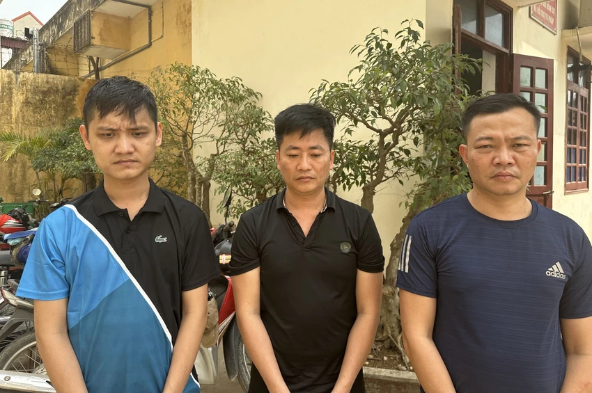 Dụng, Ngọc, Giang (từ trái qua phải) trong băng nhóm tín dụng đen cho vay "cắt cổ" bị bắt giữ. Ảnh: CATH Dụng, Ngọc, Giang (từ trái qua phải) trong băng nhóm tín dụng đen cho vay "cắt cổ" bị bắt giữ
