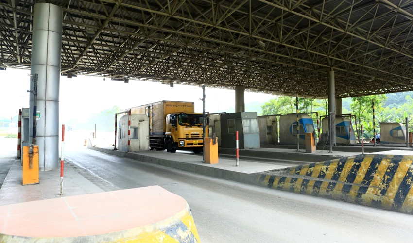 Sở GTVT tỉnh Thanh Hóa lí giải, việc triển khai dự án BOT đoạn đường tránh TP Thanh Hóa mặc dù đã hết gian thu phí, nhưng doanh nghiệp chưa quyết toán và bàn giao vì doanh nghiệp cho rằng chưa thu đủ kinh phí làm tuyến đường tránh. Sở GTVT tỉnh Thanh Hóa lí giải, việc triển khai dự án BOT đoạn đường tránh TP Thanh Hóa mặc dù đã hết gian thu phí, nhưng doanh nghiệp chưa quyết toán và bàn giao vì doanh nghiệp cho rằng chưa thu đủ kinh phí làm tuyến đường tránh.