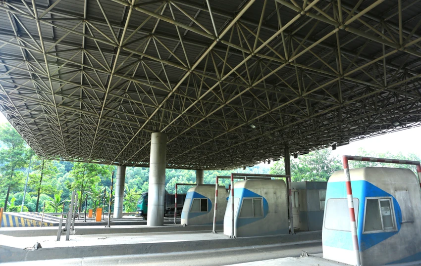 Tuy nhiên, sau gần sáu năm Trạm thu phí Bỉm Sơn đã xuống cấp, bụi bẩn nhưng vẫn chưa được tháo dỡ. Tuy nhiên, sau gần sáu năm Trạm thu phí Bỉm Sơn đã xuống cấp, bụi bẩn nhưng vẫn chưa được tháo dỡ.