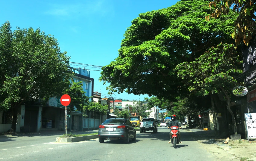 Khái toán ban đầu của dự án có gần 300 hộ dân bị ảnh hưởng. Ảnh: ĐẶNG TRUNG Khái toán ban đầu của dự án có gần 300 hộ dân bị ảnh hưởng. Ảnh: ĐẶNG TRUNG