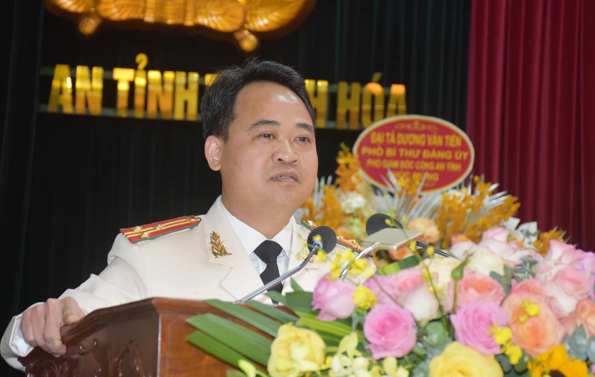 Tân Phó Giám đốc công an tỉnh Thanh Hóa Thượng tá Lê Ngọc Anh phát biểu nhận nhiệm vụ