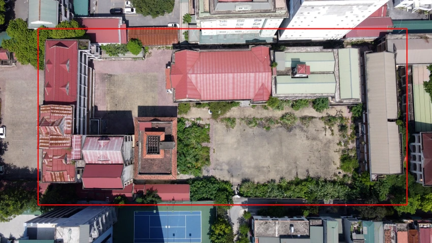 Theo đó, trụ sở Bộ Chỉ huy quân sự tỉnh Thanh Hóa rộng gần 10.000 m² gồm ba dãy nhà mặt tiền hướng ra đại lộ Lê Lợi. Theo đó, trụ sở Bộ Chỉ huy quân sự tỉnh Thanh Hóa rộng gần 10.000 m² gồm ba dãy nhà mặt tiền hướng ra đại lộ Lê Lợi.