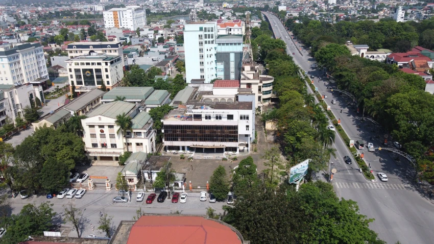 Theo tìm hiểu của PLO, năm 2019, Đài PTTH Thanh Hóa chuyển về Trung tâm Triển lãm hội chợ quảng cáo ở phường Đông Hải, TP Thanh Hóa. Theo đó việc di dời đến địa điểm mới này là nằm trong kế hoạch thực hiện dự án quy hoạch khu vực Hồ Thành. Theo tìm hiểu của PLO, năm 2019, Đài PTTH Thanh Hóa chuyển về Trung tâm Triển lãm hội chợ quảng cáo ở phường Đông Hải, TP Thanh Hóa. Theo đó việc di dời đến địa điểm mới này là nằm trong kế hoạch thực hiện dự án quy hoạch khu vực Hồ Thành.
