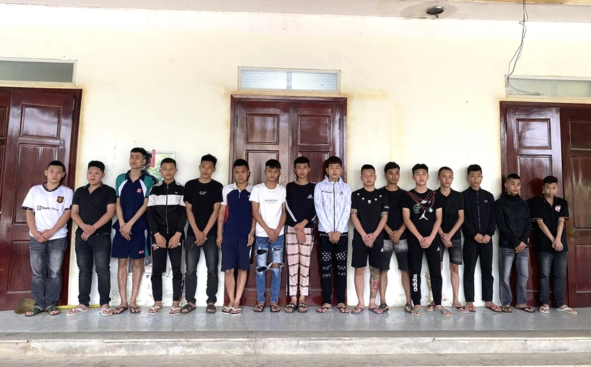 11 thanh niên gây rối trật tự công cộng bị công an khởi tố. Ảnh: CATH 11 thanh niên gây rối trật tự công cộng bị công an khởi tố