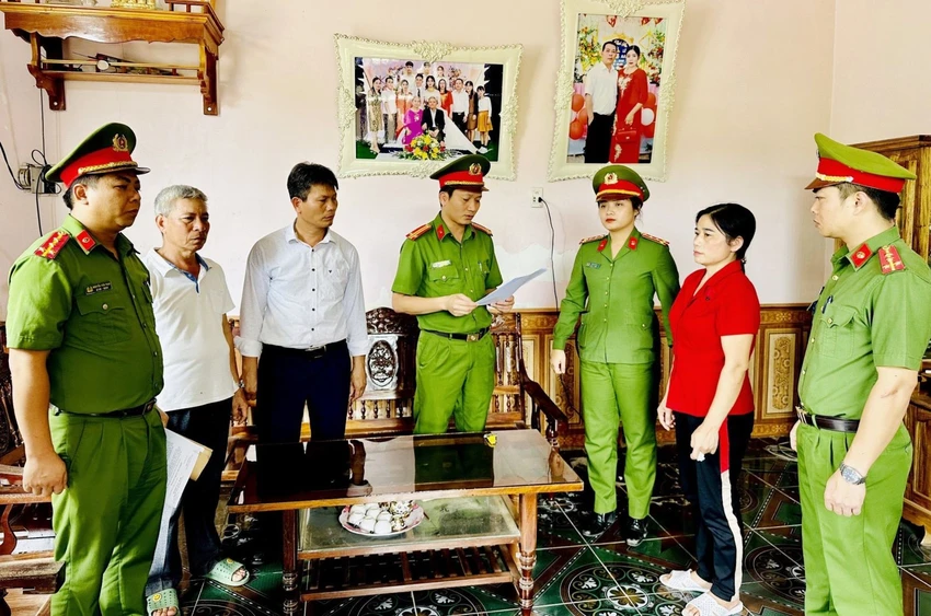 Nguyễn Thị Minh bị Công an tỉnh Thanh Hóa khởi tố về hành vi lừa đảo chiếm đoạt tài sản. Ảnh: CATH Nguyễn Thị Minh bị Công an tỉnh Thanh Hóa khởi tố về hành vi lừa đảo chiếm đoạt tài sản. Ảnh: CATH