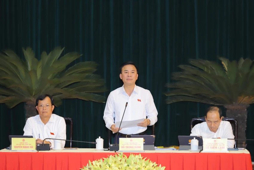 Ông Đỗ Trọng Hưng Bí thư Tỉnh ủy, Chủ tịch HĐND tỉnh Thanh Hóa nói về việc người nhà tìm đến tận nhà ông phản ánh bị sách nhiễu trong quá trình đi xin cấp sổ đỏ. Ảnh: ĐẶNG TRUNG