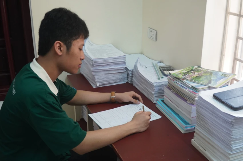 Góc học tập giản dị của Thủ khoa khối B00 của cả nước Mai Duy Anh Quân. Ảnh: ĐT Góc học tập giản dị của Thủ khoa khối B00 của cả nước Mai Duy Anh Quân. Ảnh: ĐT