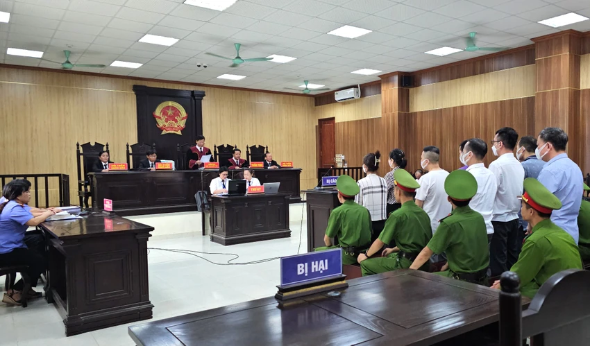 Các bị cáo tại phiên sơ thẩm sáng 20-7. Ảnh: ĐT Các bị cáo tại phiên sơ thẩm sáng 20-7. Ảnh: ĐT