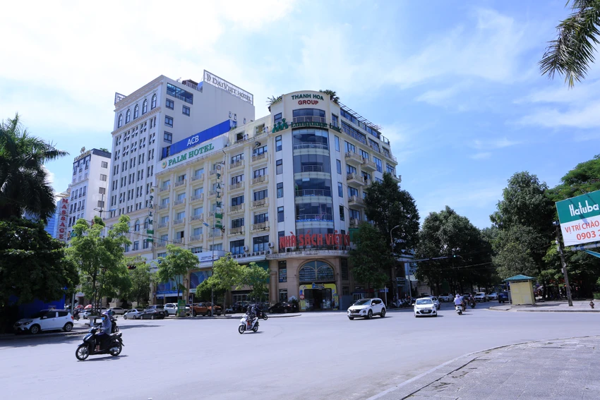 Tính đến nay, Cơ quan CSĐT Công an tỉnh Thanh Hóa đã khởi tố, bắt giữ năm người liên quan đến những sai phạm xảy ra tại Dự án Hạc Thành Tower. Hiện Cơ quan CSĐT Công tỉnh Thanh Hóa đang tiếp tục điều tra làm rõ vụ việc theo quy định. Tính đến nay, Cơ quan CSĐT Công an tỉnh Thanh Hóa đã khởi tố, bắt giữ năm người liên quan đến những sai phạm xảy ra tại Dự án Hạc Thành Tower. Hiện Cơ quan CSĐT Công tỉnh Thanh Hóa đang tiếp tục điều tra làm rõ vụ việc theo quy định.