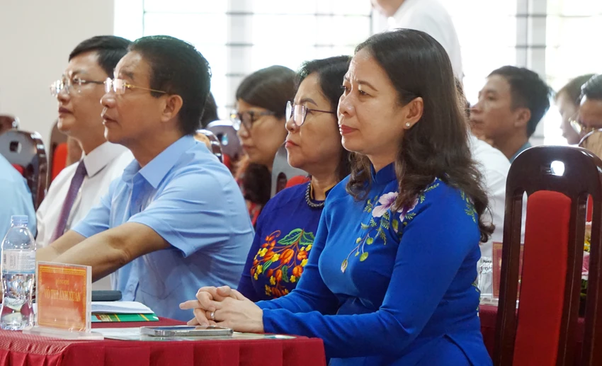 Phó Chủ tịch nước Võ Thị Ánh Xuân dự lễ khai giảng tại Thanh Hóa. Ảnh: ĐT Phó Chủ tịch nước Võ Thị Ánh Xuân dự lễ khai giảng tại Thanh Hóa. Ảnh: ĐT