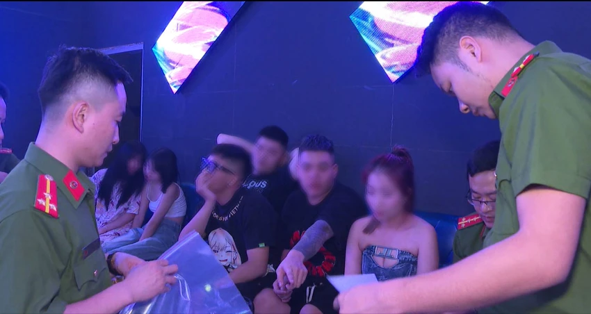 Cảnh-Sát-Đột-Kích-Quán-Bar-JP-Club-Thanh-Hóa-3.jpg