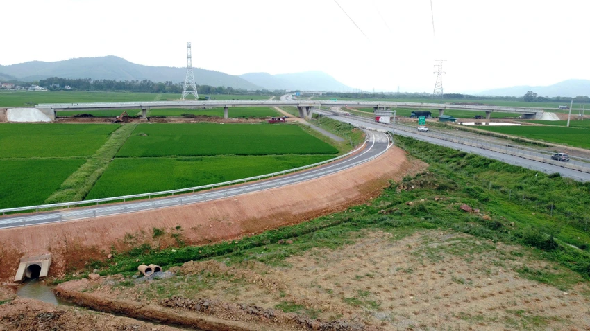 Thêm 1 nút giao trên cao tốc Mai Sơn - Quốc lộ 45 chính thức phục vụ người dân - 9.jpg