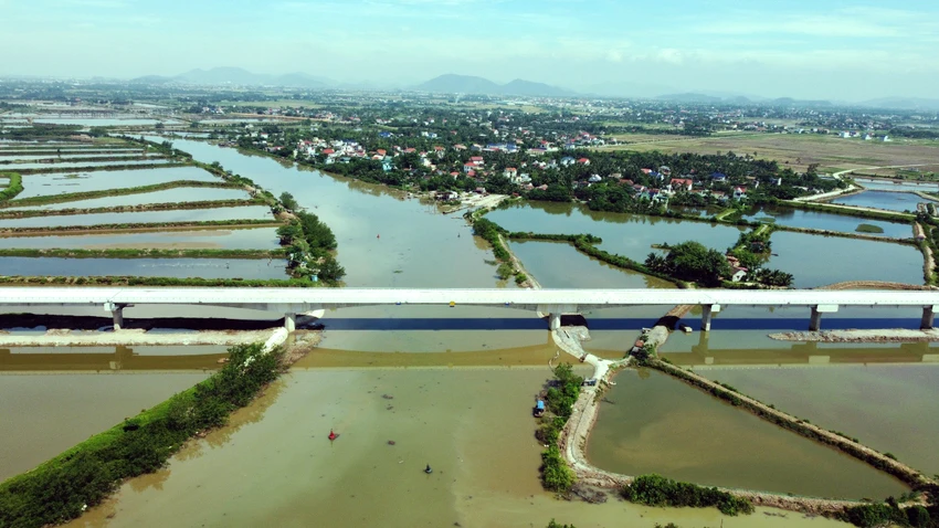 Hình hài cầu Lạch Trường vượt cạn dài nhất ở Thanh Hóa - 25.jpg