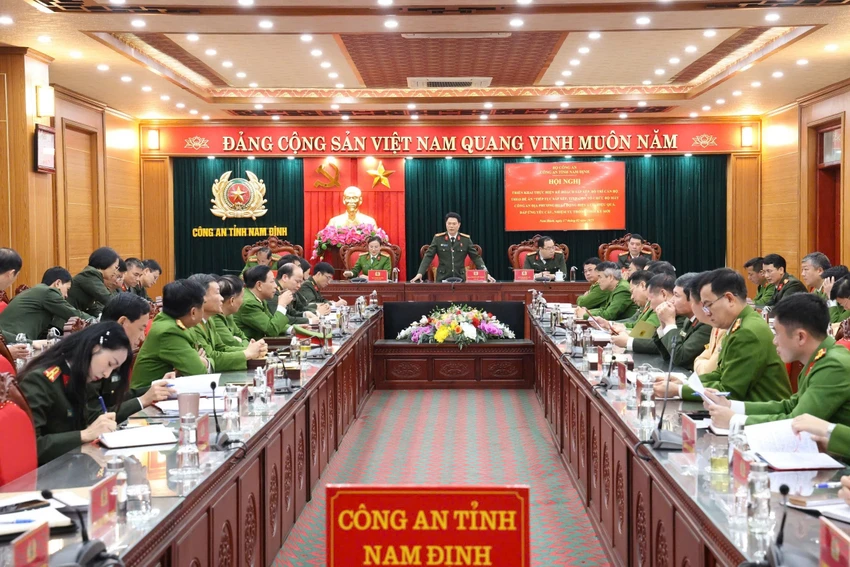 13 lãnh đạo cấp phòng, cấp huyện Công an Nam Định xin nghỉ hưu trước hạn -.jpg