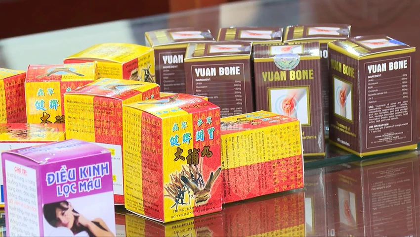 Cận cảnh các đối tượng trong đường dây sản xuất thuốc tân dược giả -4.jpg