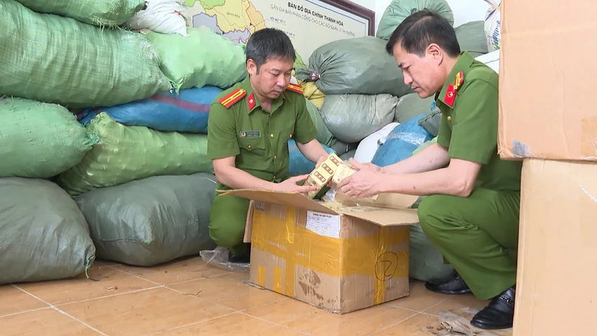 Cận cảnh các đối tượng trong đường dây sản xuất thuốc tân dược giả -5.jpg