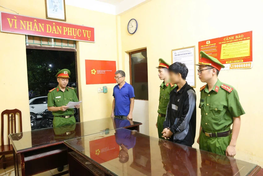 Tạm Giữ hình sự nam thanh niên đấm liên tiếp vào mặt điều dưỡng viên.jpg