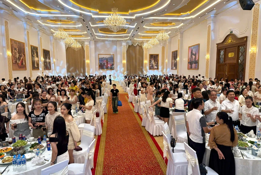 Thanh Hóa 1 công ty may chi 5,2 tỷ đồng mời 13.000 công nhân viên dự tiệc ở nhà hàng hạng sang -3.jpg