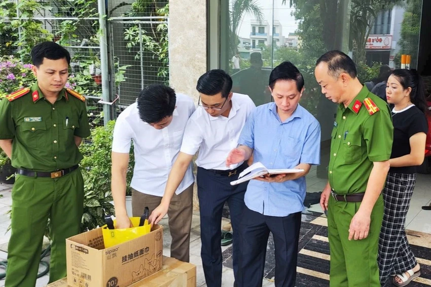 Cảnh sát đồng loạt khám xét nhà đại ca giang hồ Thanh Hóa “Vi ngộ’ - 2.jpg