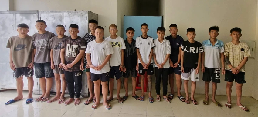 Tạm giữ hình sự 14 thanh thiếu niên dùng dao đã tấn công người đi đường -.jpg