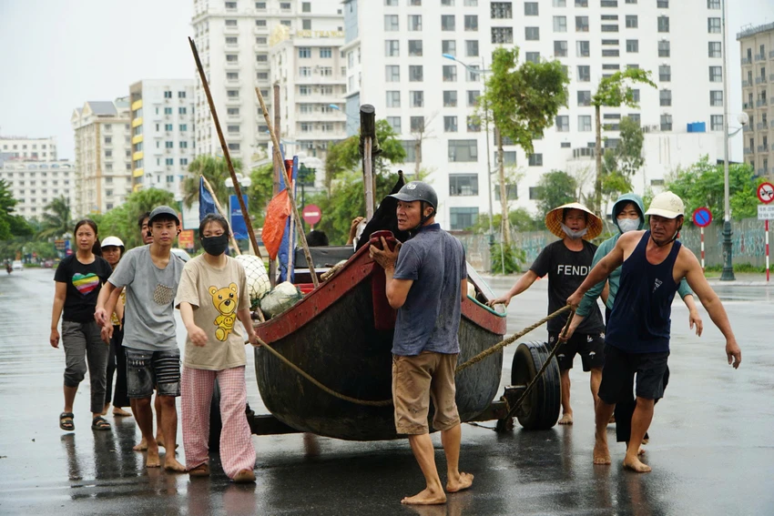 Hàng ngàn tàu cá vào bờ, Thanh Hóa cấm biển từ 8g sáng ngày 21-7 -2.jpg