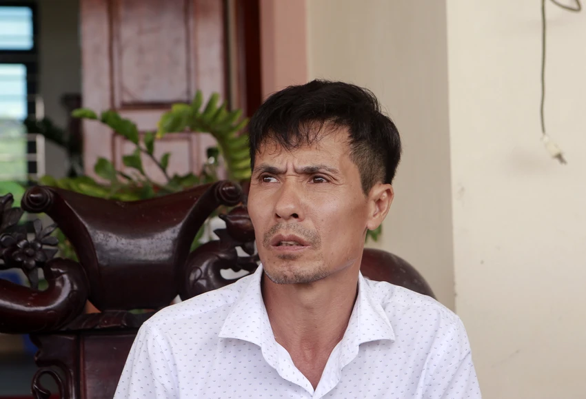 Hàng chục ngàn con gà bị dìm trong biển nước khi bão số 3 vào Thanh Hóa -.JPG
