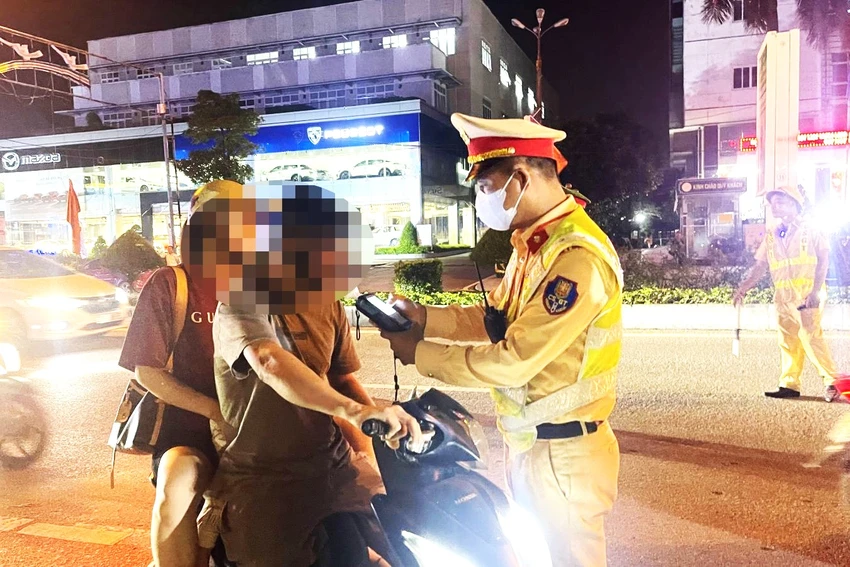 xỬ LÝ VI PHẠM NÔNG ĐỘ CỒN Ở tHANH hÓA - nHIỀU TRƯỜNG HỢP CỐ TÌNH ĐỐI PHÓ - 2.jpeg