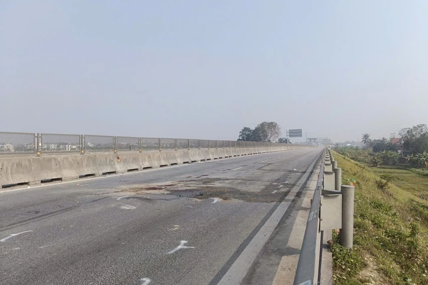 Hiện trường vụ tai nạn liên hoàn trên cao tốc Bắc – Nam qua Thanh Hóa, khiến 4 người tử vong -4.jpg