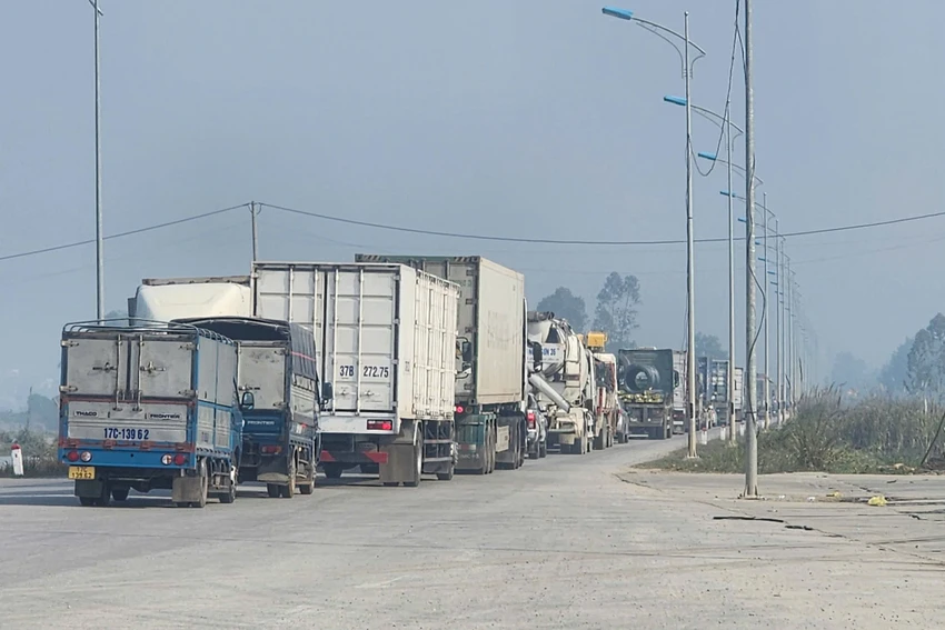 Hiện trường vụ tai nạn liên hoàn trên cao tốc Bắc – Nam qua Thanh Hóa, khiến 4 người tử vong -5.jpg