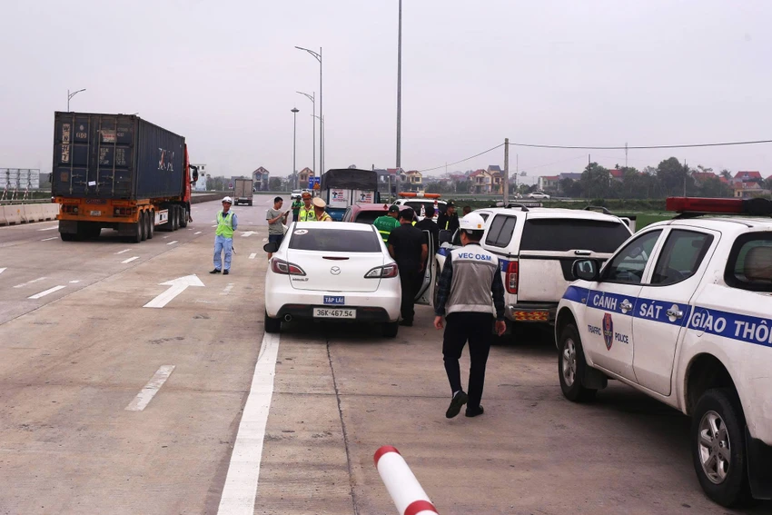 Trạm Thu Phí Cao Tốc Bắc Nam Qua Thanh Hóa-.jpg