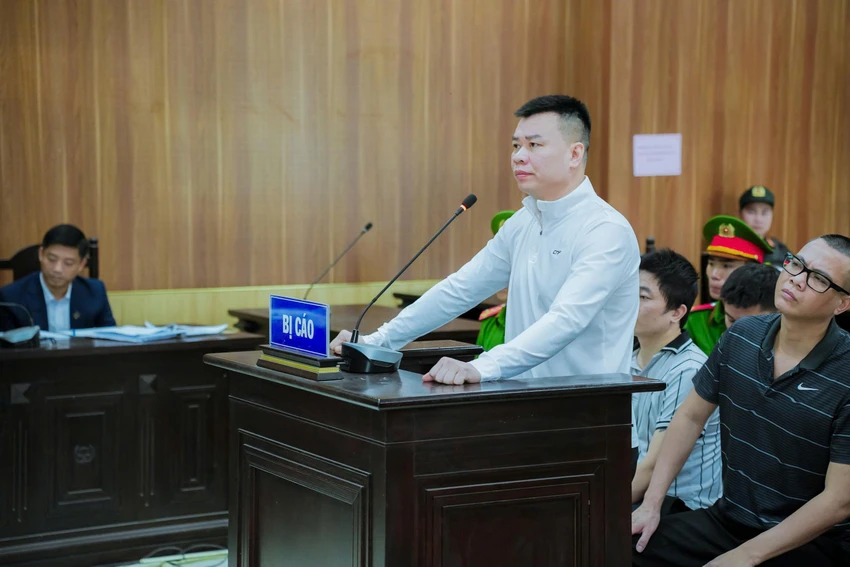 Xét xử Thu “vệ sĩ” và đồng bọn ngụy trang “bia Đức” buôn bán khí cười NO2-1.jpg