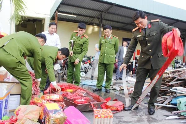 Tiêu hủy trên 5.000 vũ khí các loại tại Hải Phòng ảnh 1 Tiêu hủy trên 5.000 vũ khí các loại tại Hải Phòng ảnh 1