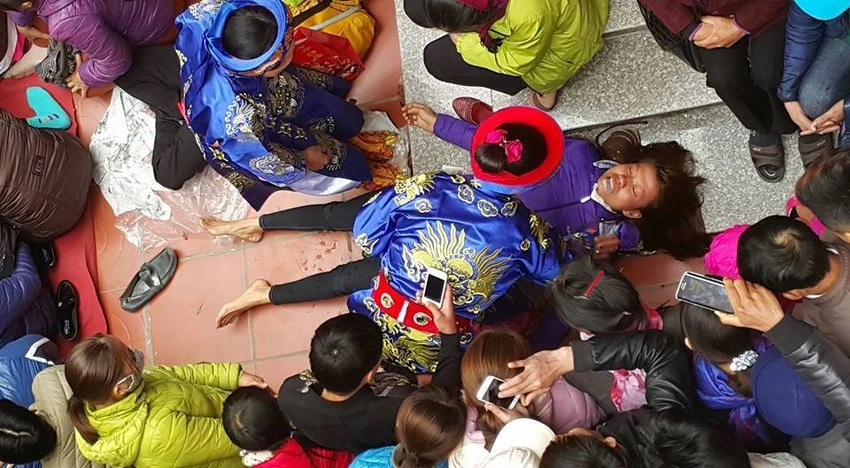 Ùn ùn tìm “Mẫu nghi thiên hạ” ở phủ Mẫu The ảnh 3 Ùn ùn tìm “Mẫu nghi thiên hạ” ở phủ Mẫu The ảnh 3