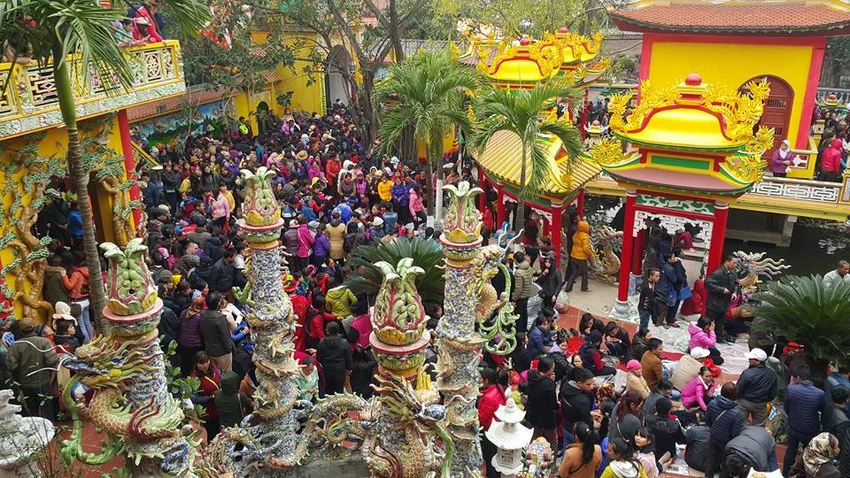 Ùn ùn tìm “Mẫu nghi thiên hạ” ở phủ Mẫu The ảnh 1 Ùn ùn tìm “Mẫu nghi thiên hạ” ở phủ Mẫu The ảnh 1