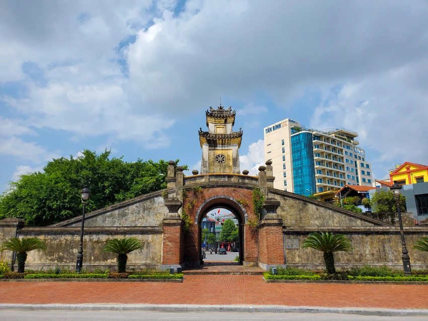 Trong chiến tranh, nhiều người con ưu tú của Đồng Hới đã chiến đấu và anh dũng hy sinh để bảo vệ quê hương, bảo vệ thành cổ. Ảnh: BT Trong chiến tranh, nhiều người con ưu tú của Đồng Hới đã chiến đấu và anh dũng hy sinh để bảo vệ quê hương, bảo vệ thành cổ. Ảnh: BT