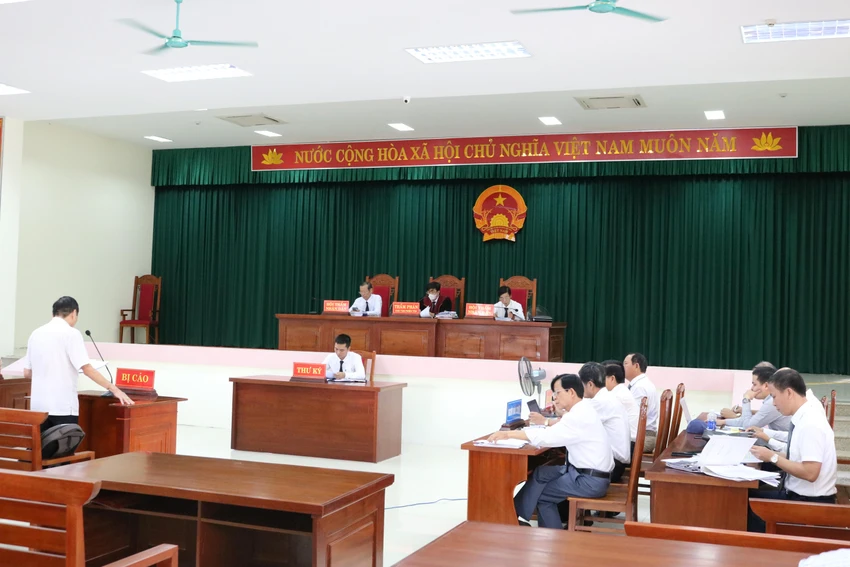 Toàn cảnh phiên xét xử sáng ngày 19-9. Ảnh: XP Toàn cảnh phiên xét xử sáng ngày 19-9. Ảnh: XP