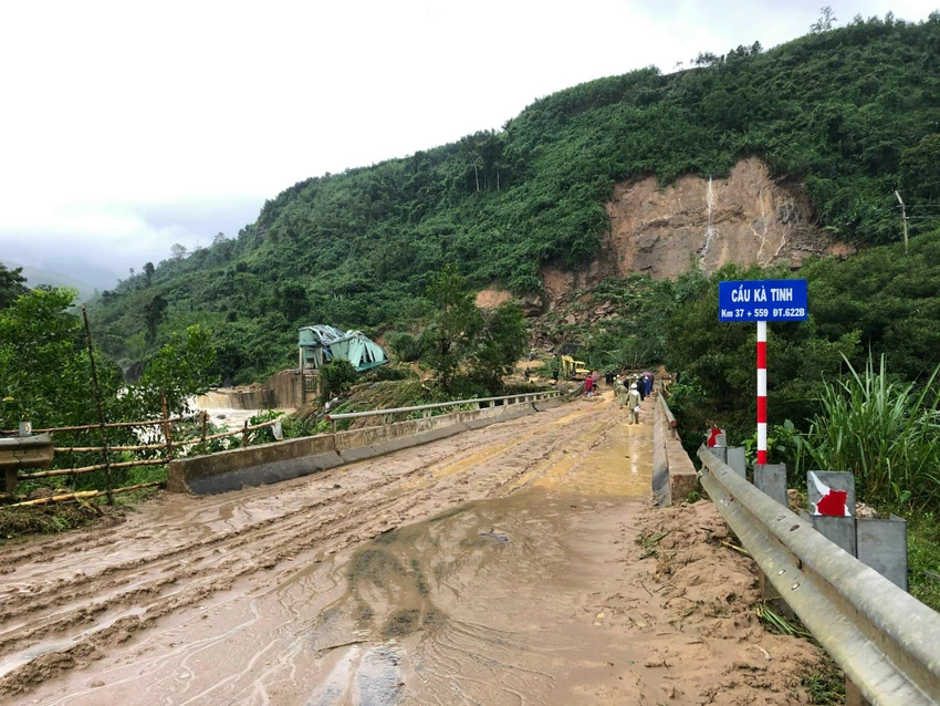 Khu vực xảy ra sạt lở tại nhà máy thủy điện. Khu vực xảy ra sạt lở tại nhà máy thủy điện.