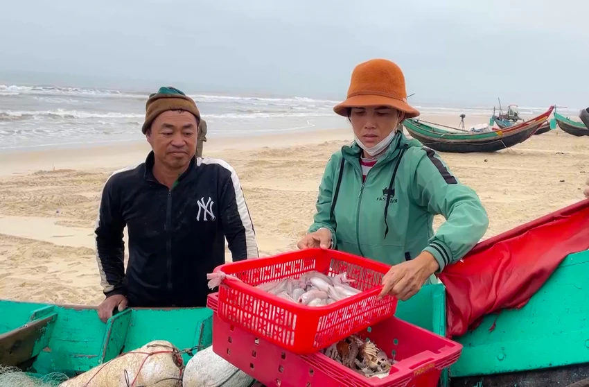 Cá khoai có giá từ 170 nghìn – 200 nghìn đồng/kg. Ảnh: BT Cá khoai có giá từ 170 nghìn – 200 nghìn đồng/kg. Ảnh: BT
