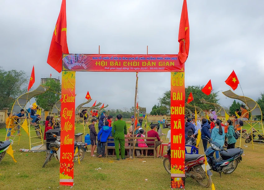 Hội bài chòi cũng là một hoạt động được ưa thích mỗi mùa lễ hội. Hội bài chòi cũng là một hoạt động được ưa thích mỗi mùa lễ hội.