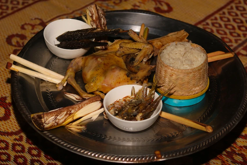 Những món ăn trong các mâm cổ của người Ma Coong. Ảnh: BẢO THIÊN