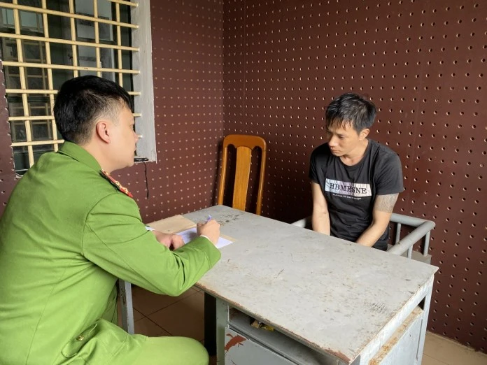 Hồ Văn Cường tại cơ quan công an. Ảnh: CA Hồ Văn Cường tại cơ quan công an. Ảnh: CA