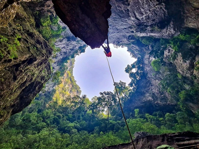 Hang Pygmy được hiệp hội Hang động Hoàng gia Anh (BCRA) công nhận là hang động lớn thứ tư trên thế giới. Ảnh: Dang Thuy Duong Hang Pygmy được hiệp hội Hang động Hoàng gia Anh (BCRA) công nhận là hang động lớn thứ tư trên thế giới. Ảnh: Dang Thuy Duong
