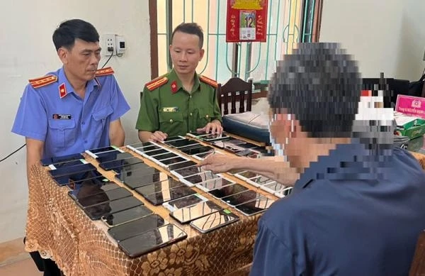 Tang vật trong chuyên án. Ảnh: T.T Tang vật trong chuyên án. Ảnh: T.T